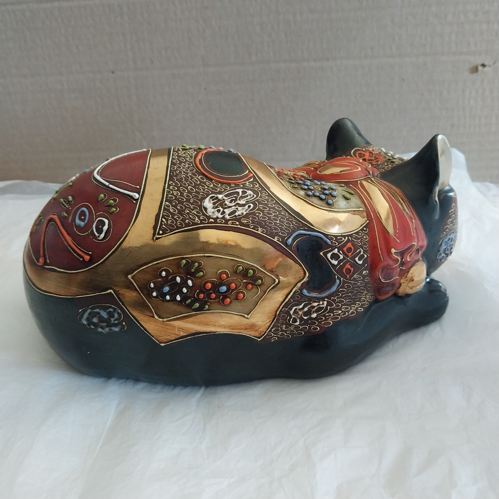 Japanese Kutani Style Moriage Nemurii Neko Sleeping Cat 10" Signed Black Gold