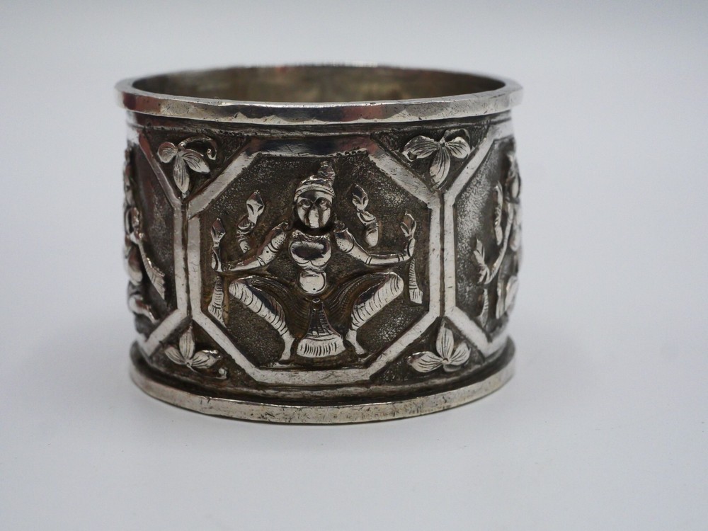 RARE 43 GRS SOLID SILVER INDIA ORIGIN TOWEL ROUND