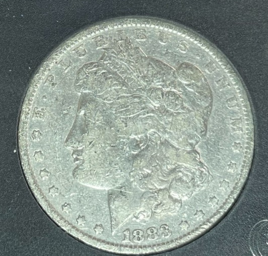 1883 MORGAN SILVER DOLLAR ~ ~NICE COIN~REF# HOLDER