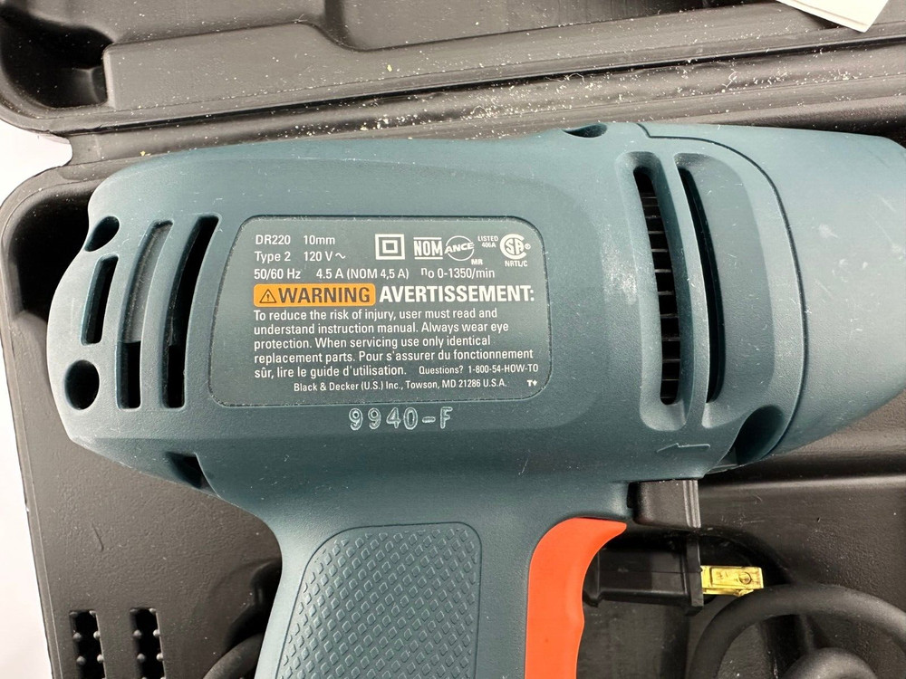 Black and Decker DR220 Corded 3/8" Variable Speed Drill with Case. Tested