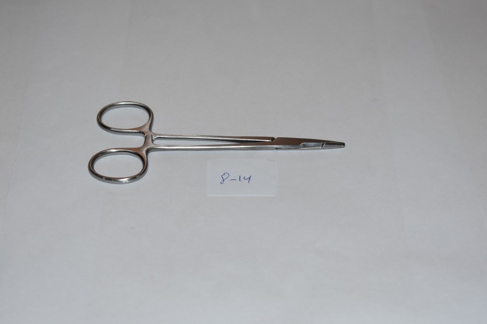 1 PC OLSEN-HEGAR NEEDLE HOLDERS 4.5" EXTRA DELICATE PATTERN SERRATED JAWS