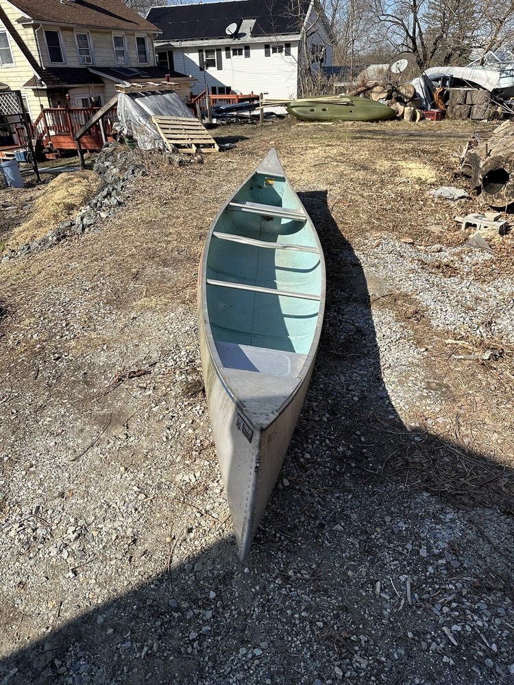 16’ Alumacraft Canoe