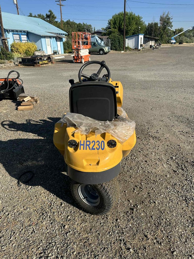 0.7 Ton Engine Front End Mini Loader | HR230