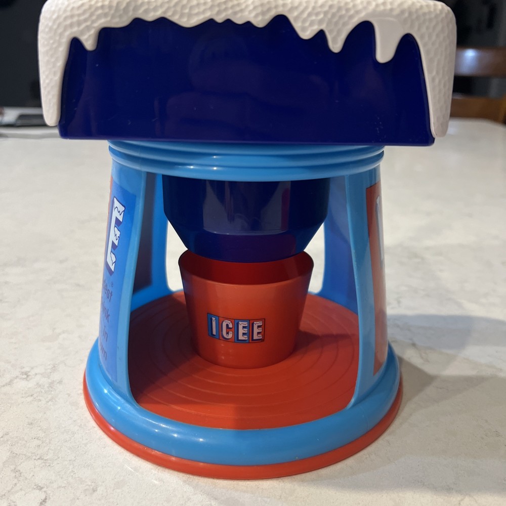 ICEE Machine W/2 Cups!! 2012 Hand Crank Machine