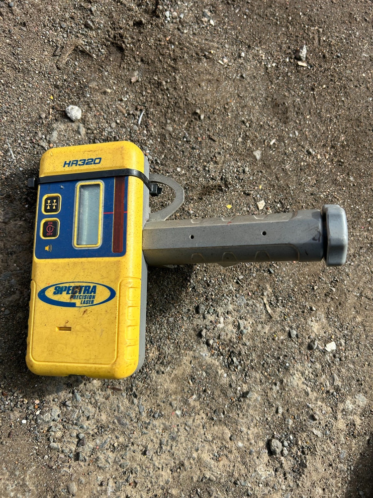 Spectra Precision Laser Receiver HR320 w/bracket
