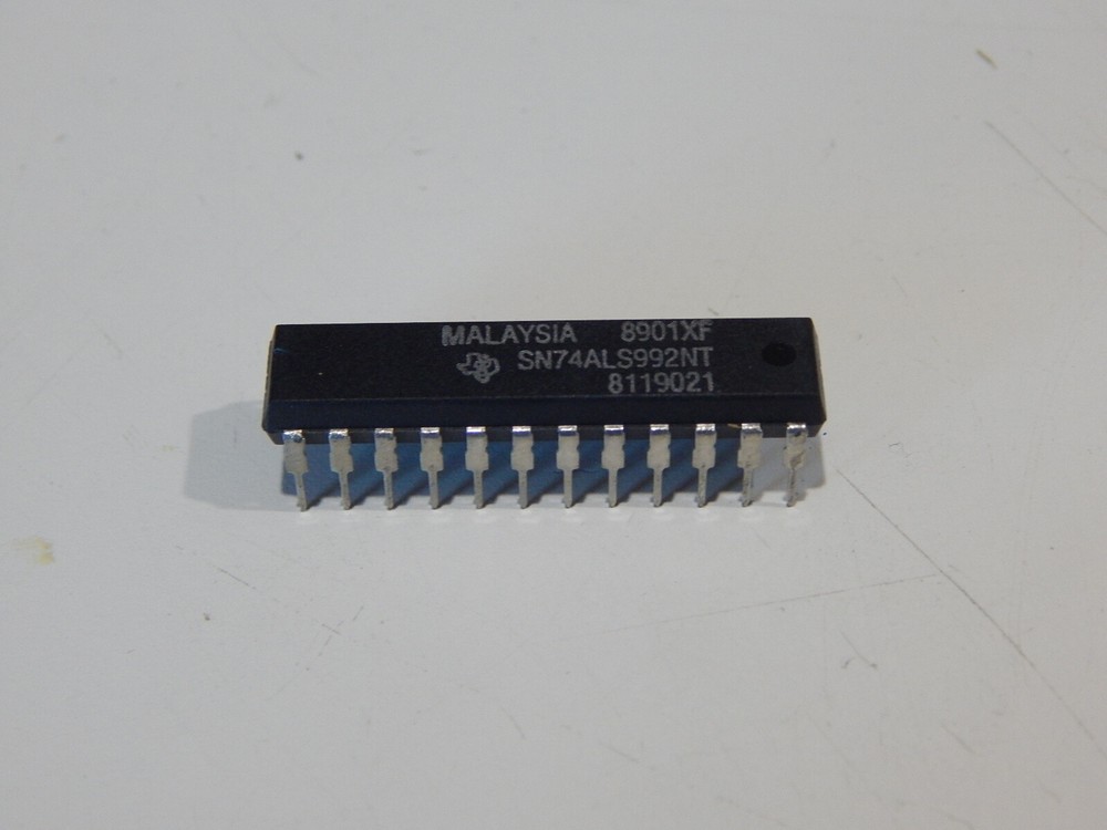 TEXAS INSTRUMENTS SN74ALS992NT IC READ-BACK LATCH TRI-ST 24-DIP - FAST SHIPPING