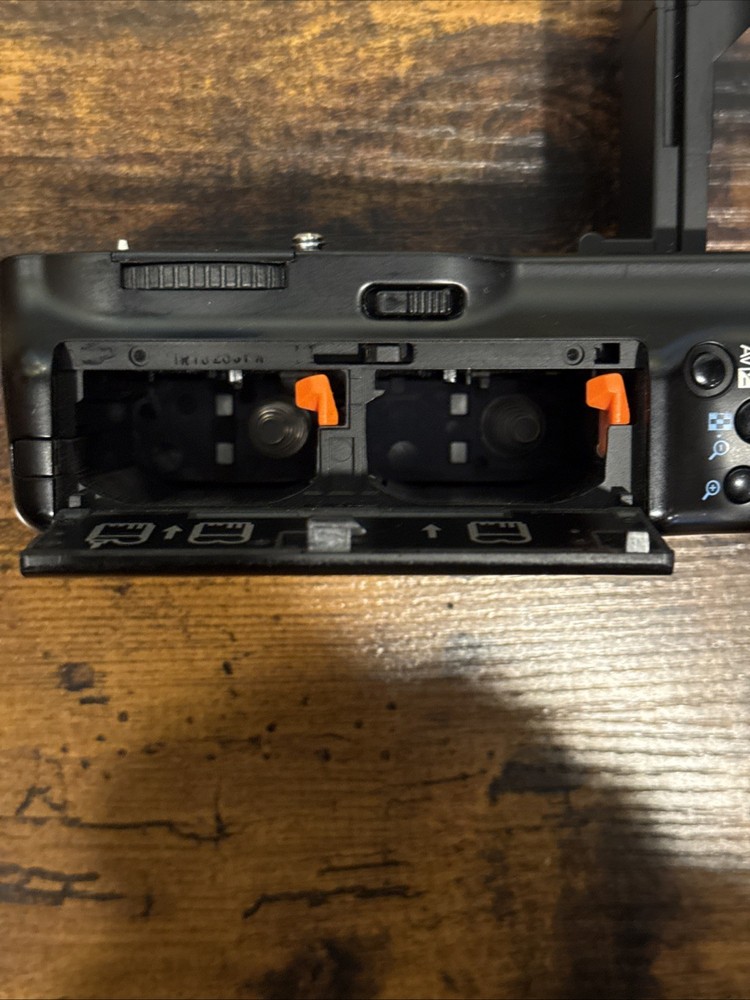 Canon BG-E1 Extended Battery DSLR Grip UNTESTED NO BATTERIES