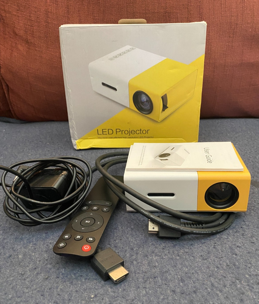 Mini Projector Rohs High Resolution LED  projector W/Remote bundle Instructions