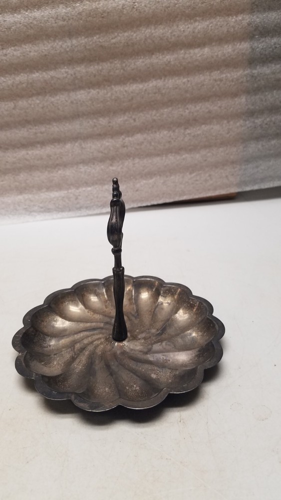 8" Silver Plated Scalloped Edge Design Candy Dish with Handle (M)