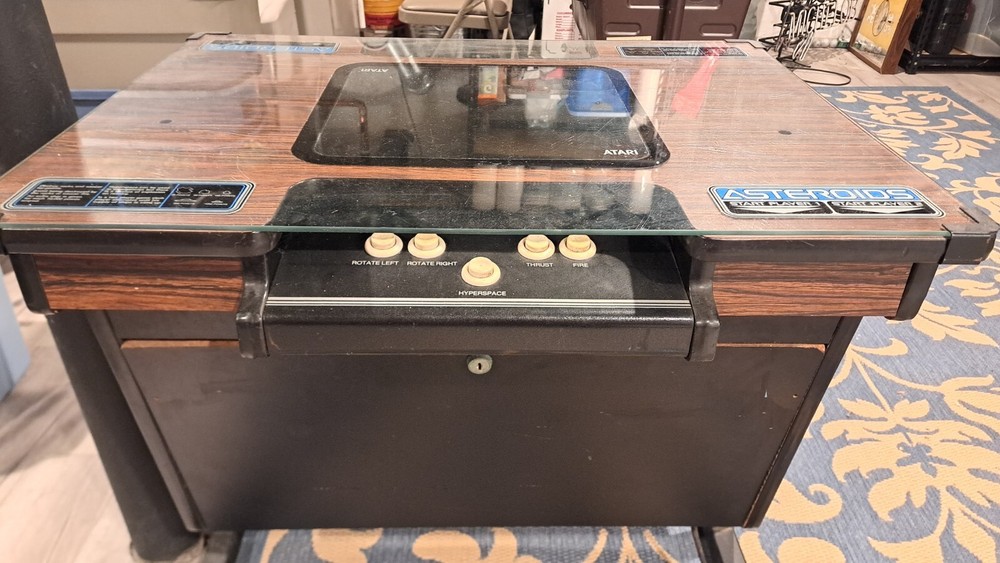 ASTEROIDS ARCADE COCKTAIL MACHINE by ATARI 1979