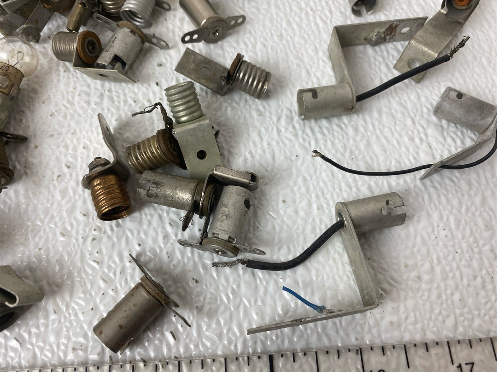 40 ASSORTED VINTAGE DASH PILOT INDICATOR LIGHT HOUSING MODEL RAILROAD