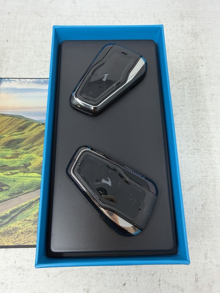 CARDO FREECOM 4 Duo Bluetooth Intercom Headset for Riders (2 units) Read