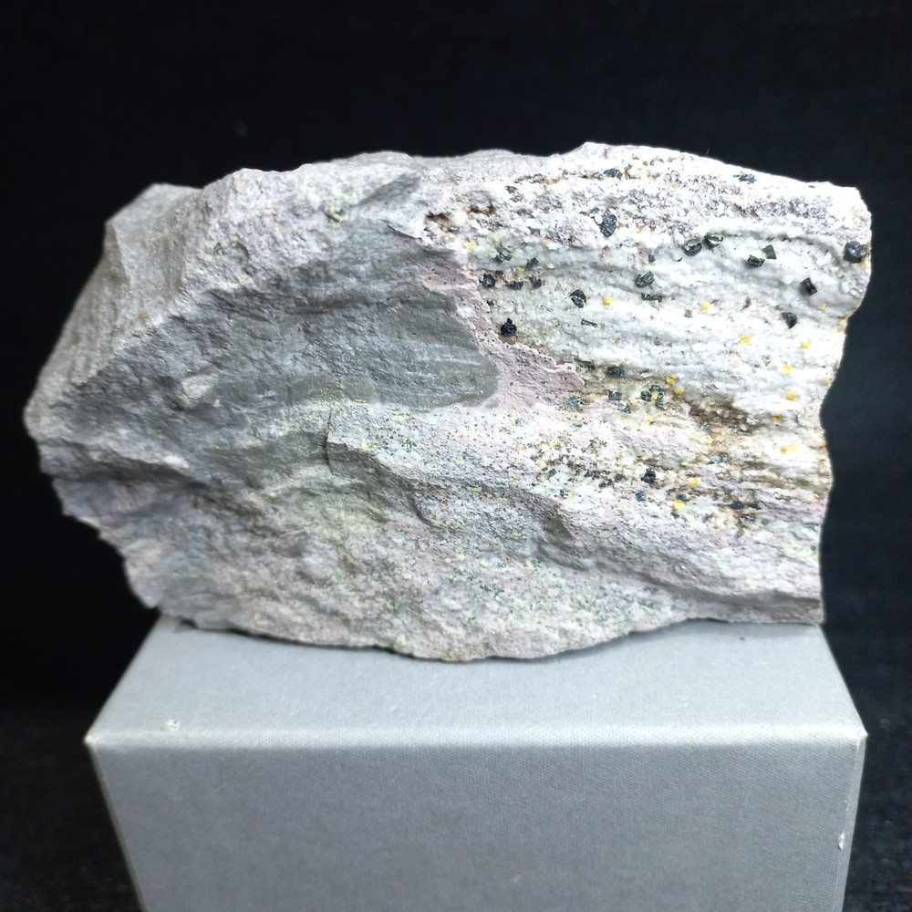 Osumilite, Tridimite