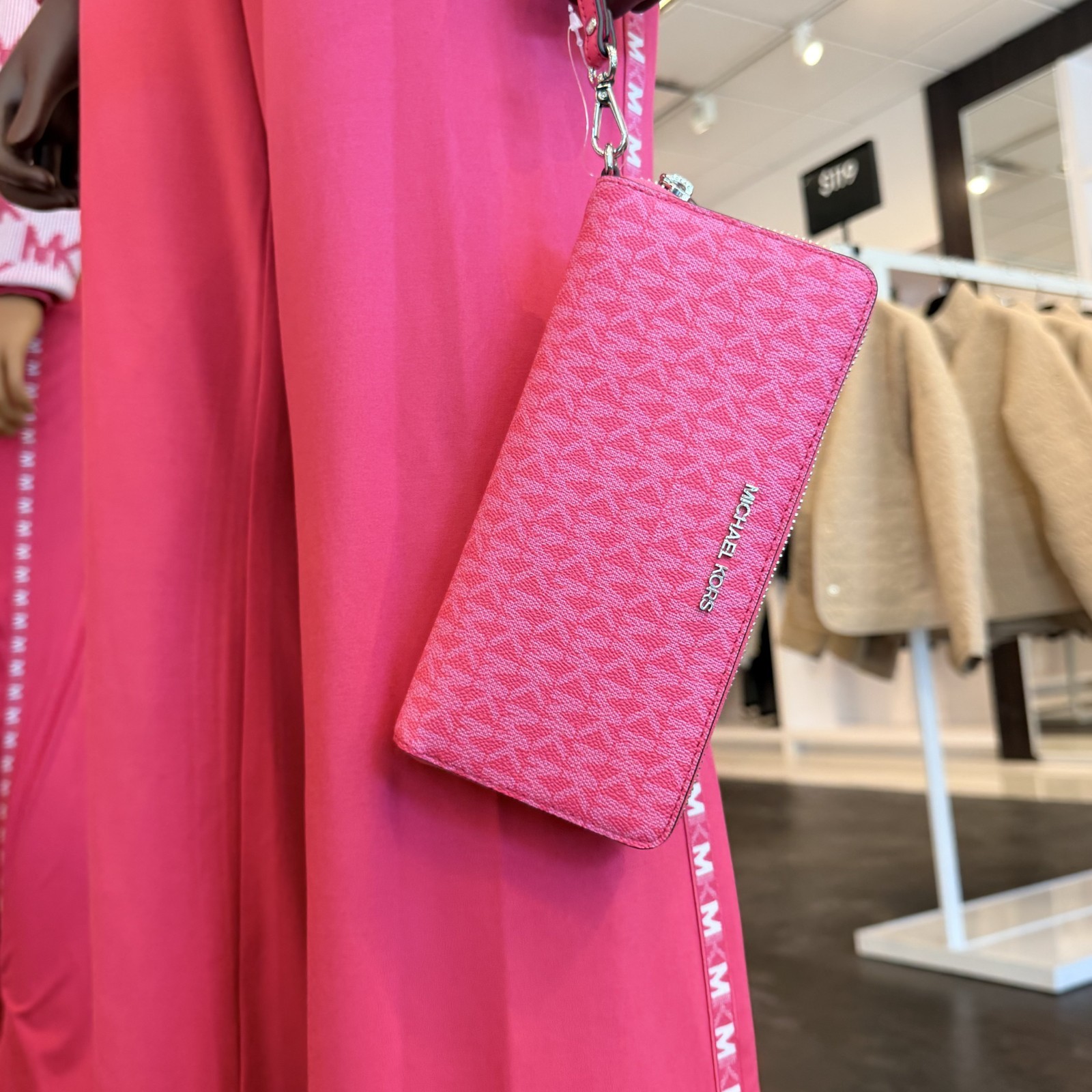 MICHAEL KORS JET SET TRAVEL LG CONTINENTAL WALLET WRISTLET MK LOGO Pink Hibiscus