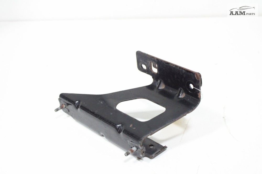 2018-2024 FREIGHTLINER CASCADIA FRONT RIGHT BUMPER SPLASH SHIELD BRACKET OEM