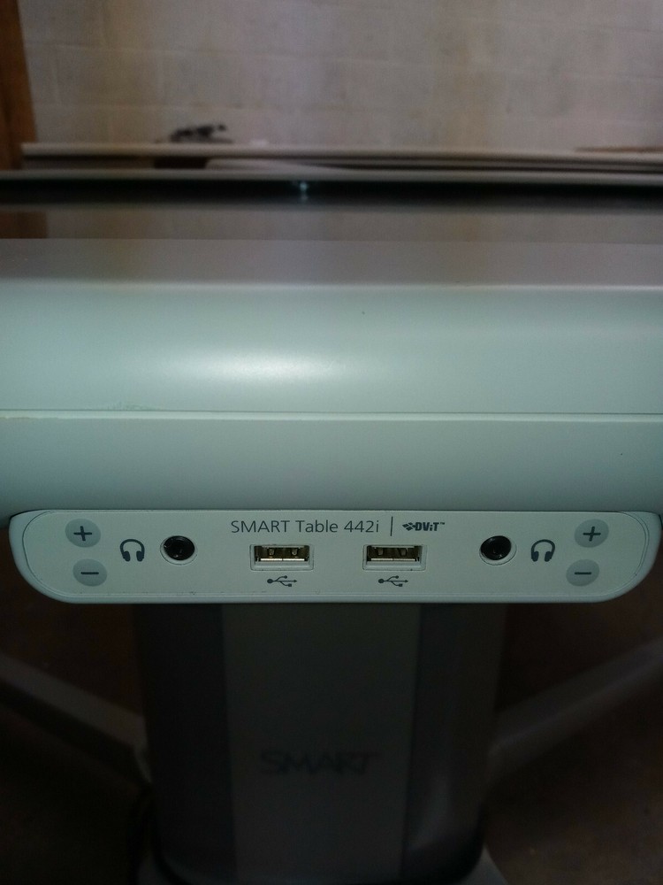 Smart Table 442i Collaborative Learning Center