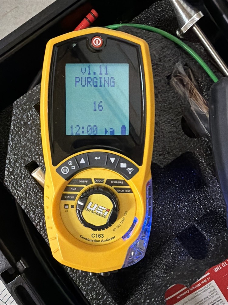 UEI C163 COMBUSTION ANALYZER IN CASE