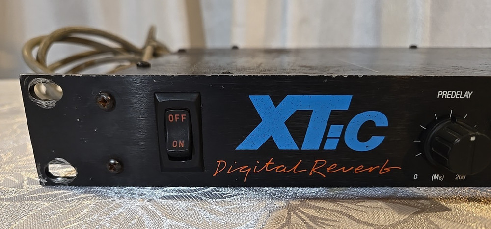 Alesis XT:c Digital Reverb Effects Processor FX Rack