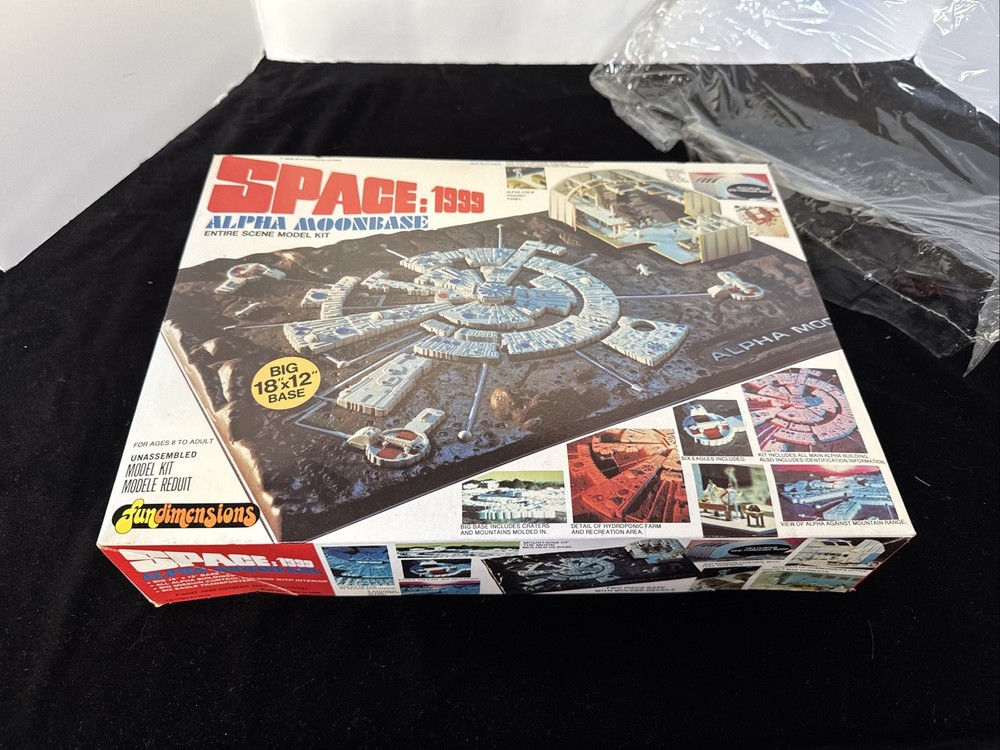 FUNDIMENSIONS 1976 SPACE:1999 ALPHA MOONBASE (18”X12”) KIT Model Open Box