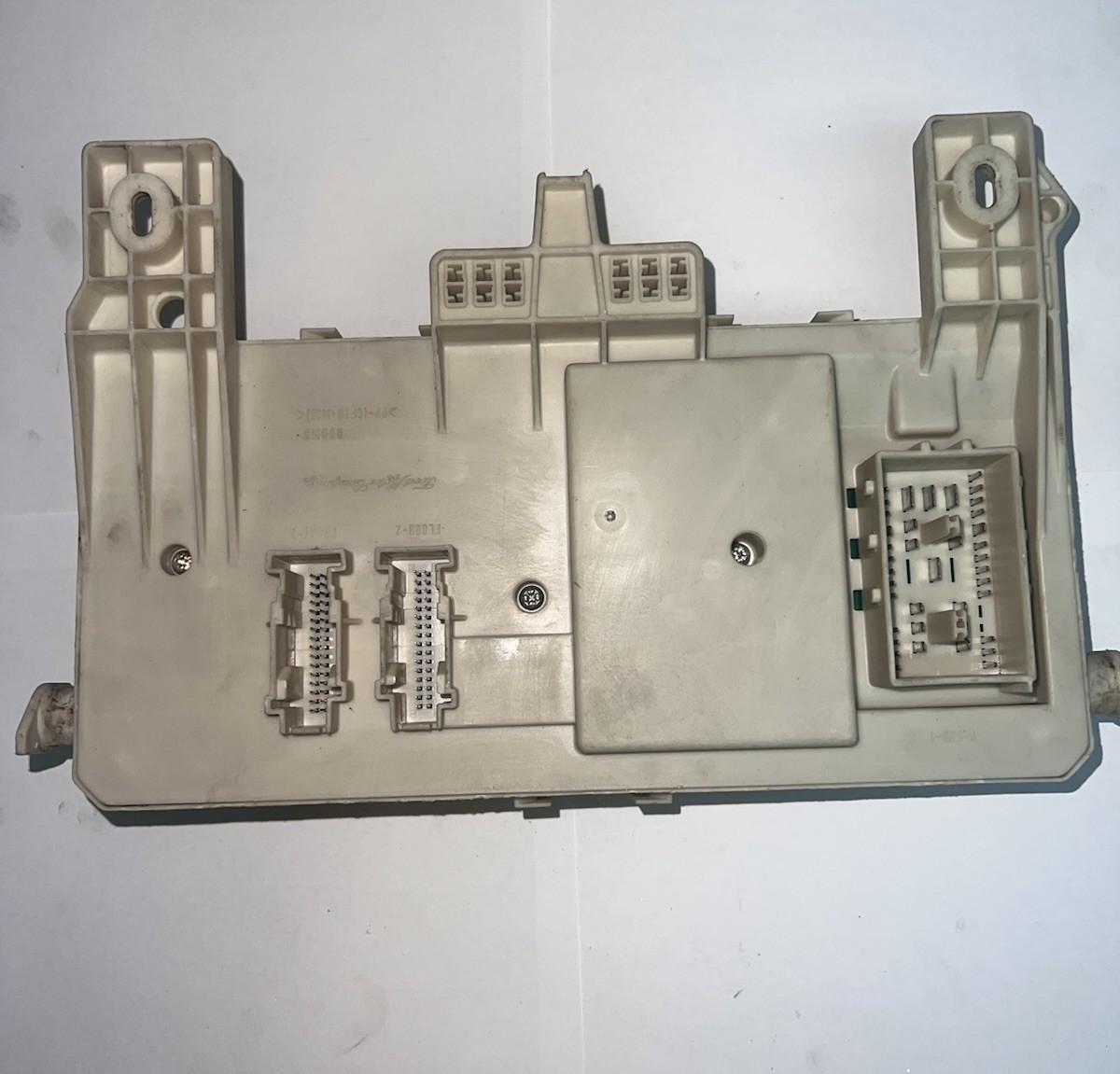 06-07 VOLVO S40/V50 CONTROL MODULE AND FUSE RELAY BOX 30765015