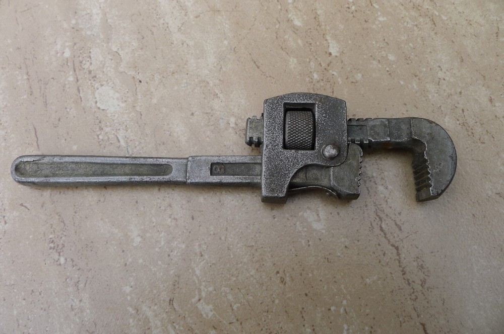 VTG 8" TRYON PIPE WRENCH