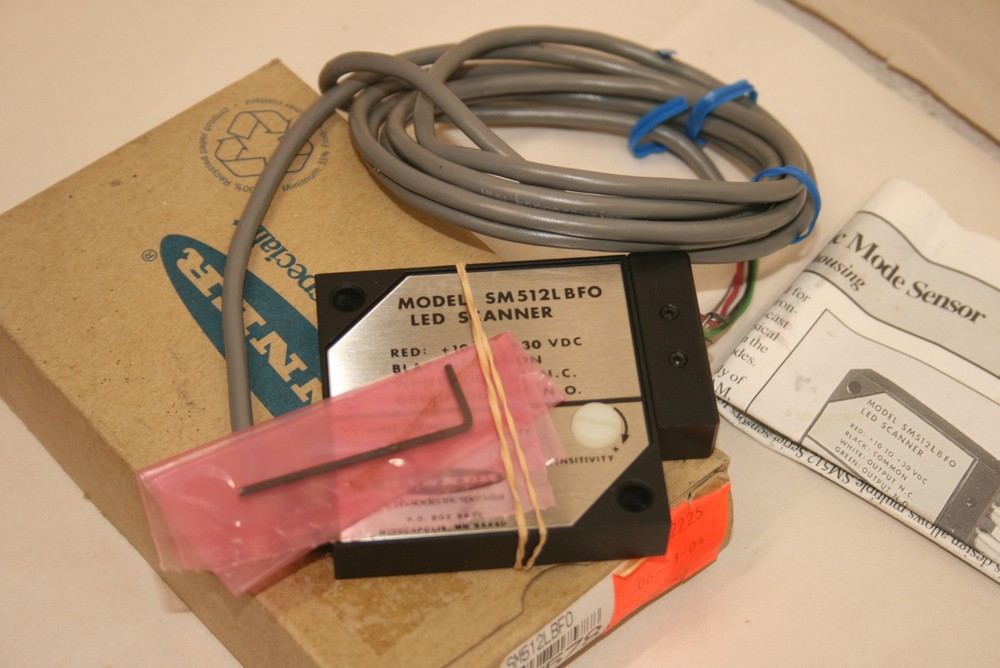 NEW in box Banner SM512LBFO Sensor
