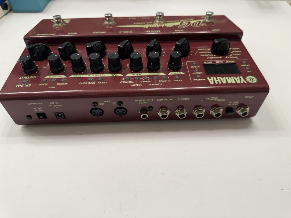 Yamaha DG Stomp Guitar Preamp Multi Effects Processor Pedal + Power Supply