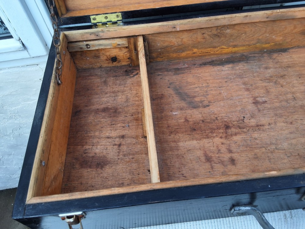 LARGE VINTAGE BLACK CARPENTERS TOOL BOX with METAL HANDLE