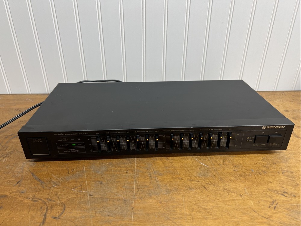 Pioneer Graphic Equalizer Model GR-470 Powers On