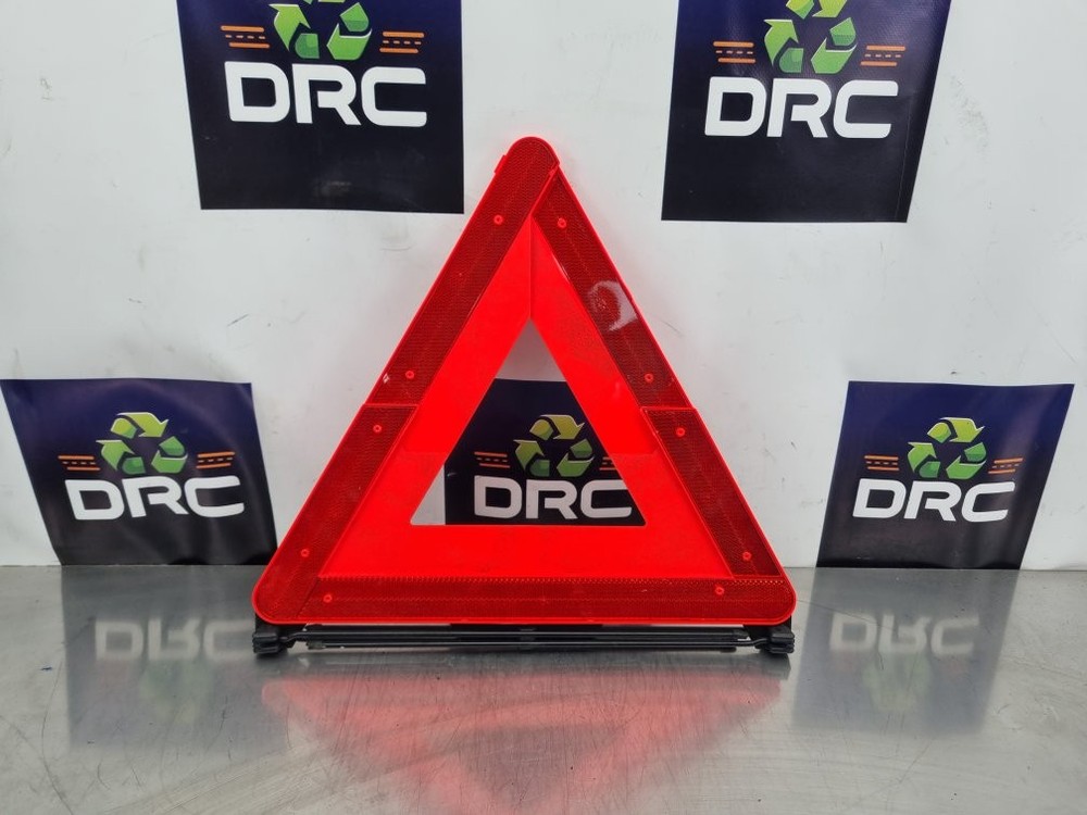 AUDI A4 B7 2004-2008 HAZARD WARNING BRAKE DOWN EMERGENCY TRIANGLE
