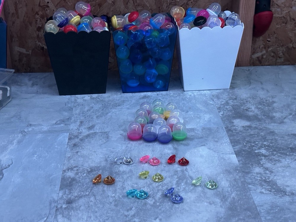 100 Pack 2 Inch Vending Machine Capsules - Gems, Diamonds.. 100 Pc Mix Packaged.