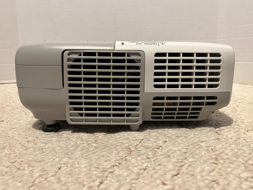 Epson H356A Powerlite 825+ 3LCD Portable Presentation Display Projector TESTED