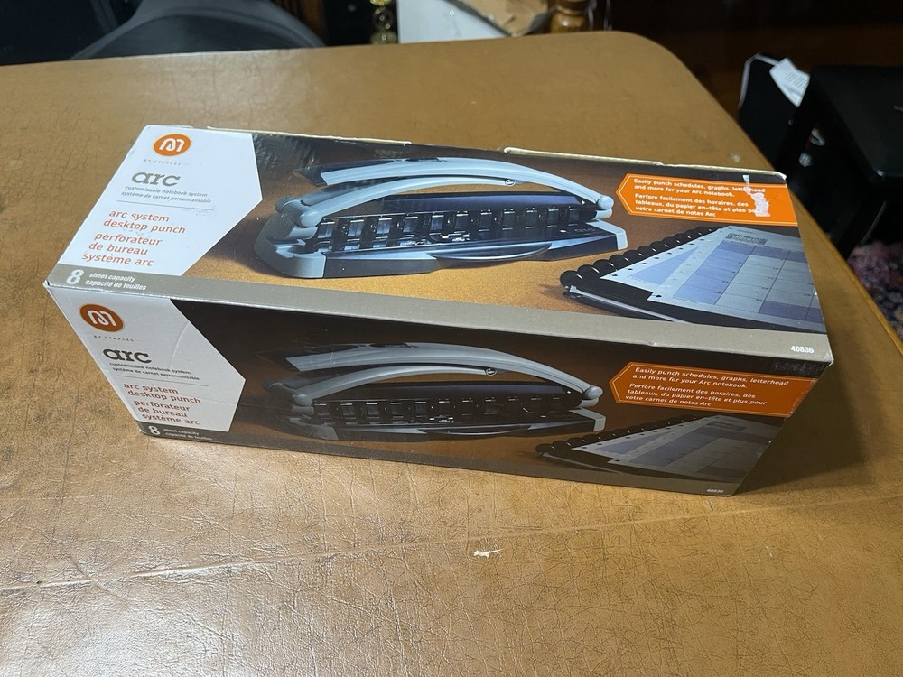 Staples~Arc Customizable Notebook System Desktop Punch~11 Holes~8 Sheet Capacity
