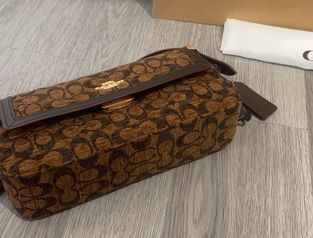 Shoulder Bag Small Flap Signature Chenille Brass/Trüf CCV65 NWT-