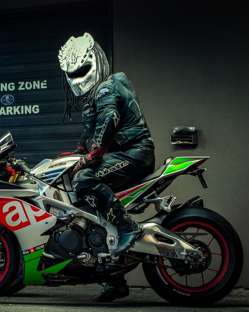 TOP PREDATOR MOTORCYCLE HELMET FIRE STYLE (DOT & ECE CERTIFIED). White, Medium