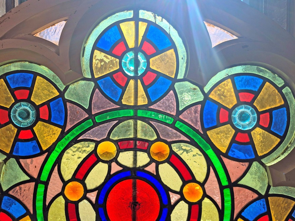 VICTORIAN STAINED GLASS ARCH WINDOW GOTHIC FRAME (1)