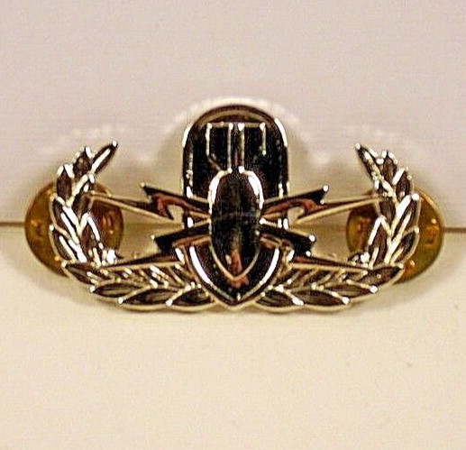 US Armed Forces Basic Explosive Ordnance Disposal Shiny Large Badge Insignia