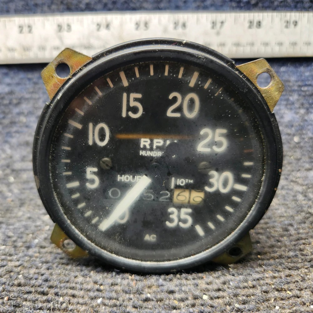 S1305-6 | Cessna 172F | Tachometer