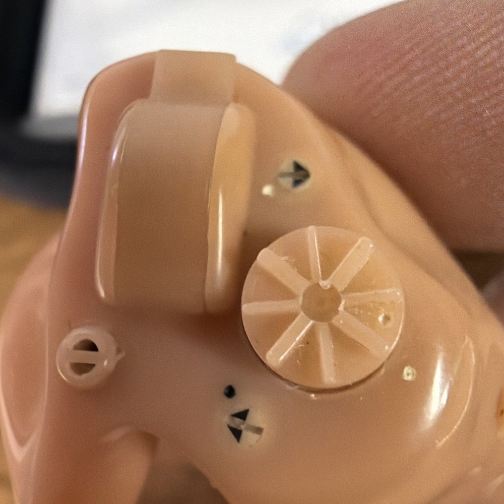 Unitron Hearing Aids In The Ear ITE - Untested