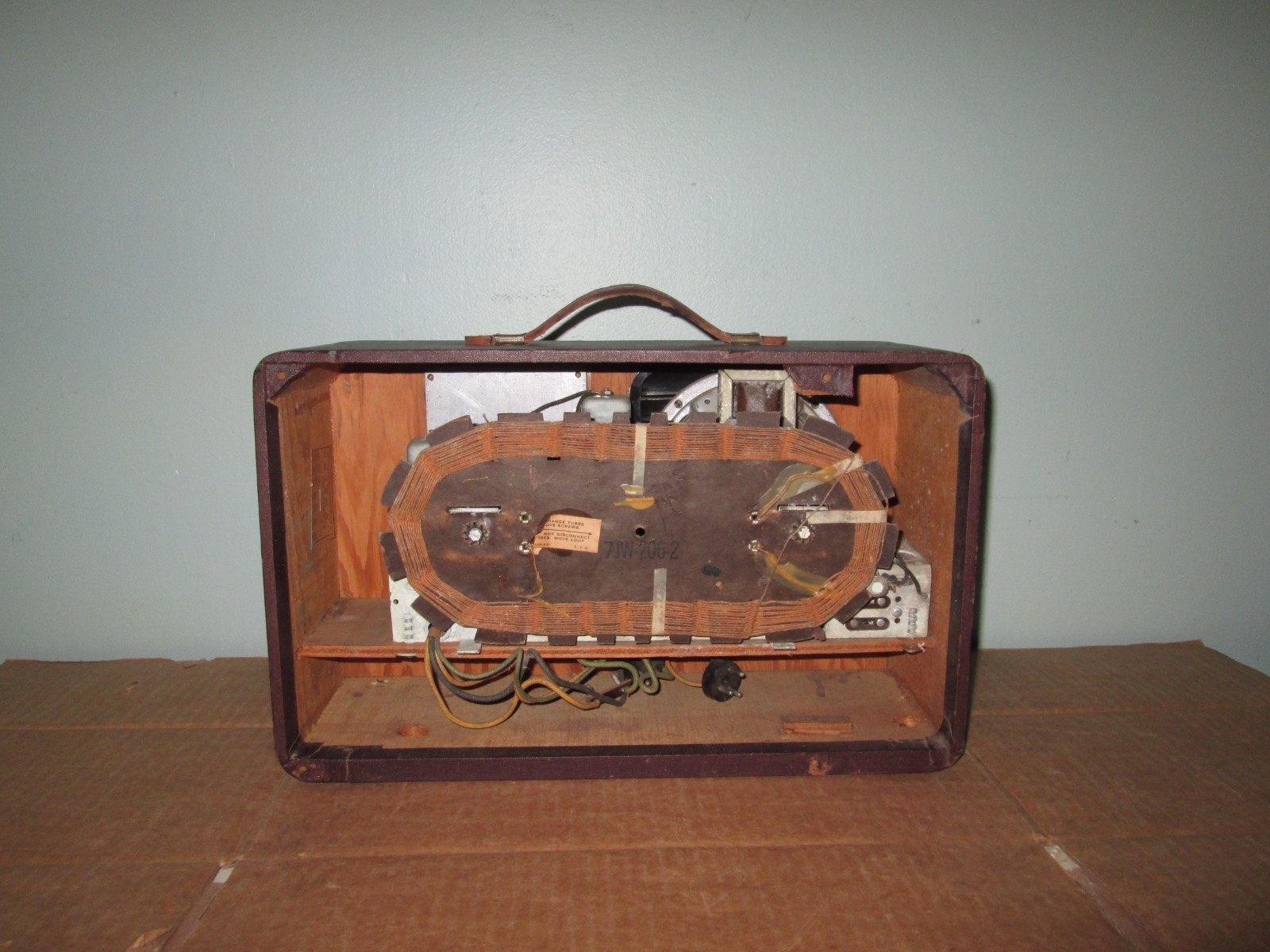 Vintage Emerson Suitcase AM Tube Radio AM Radio 1940's RARE