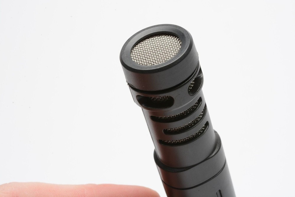 Merkury Smartphone Microphone w/ Cable and Wind Screen, Nice