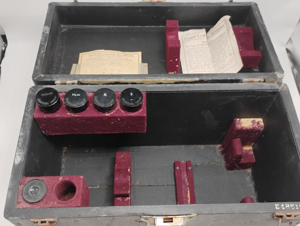 Vintage Antique Eernst Leitz Wetzlar Microscope With Worn Aged Case Untested