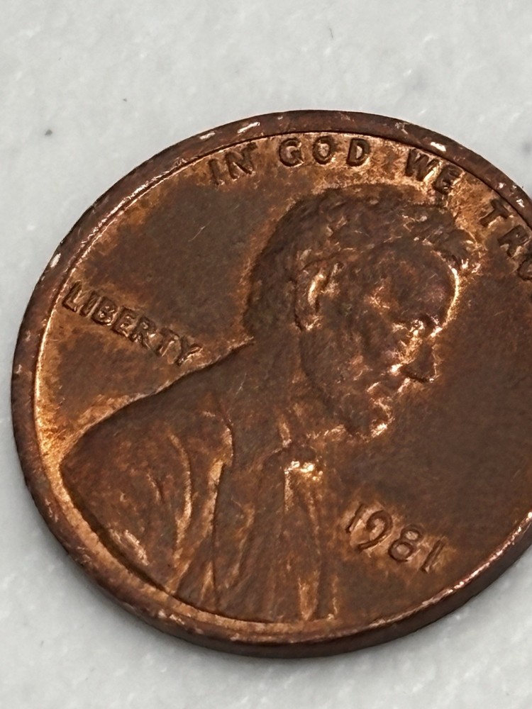 1981 Lincoln Memorial Small Cent no mint mark off center error