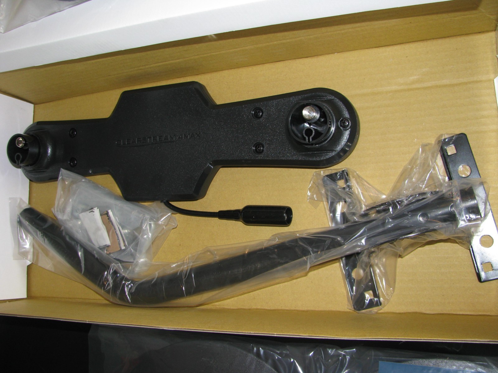 Antennas Direct - ClearStream 4MAX Indoor/Outdoor HDTV Antenna