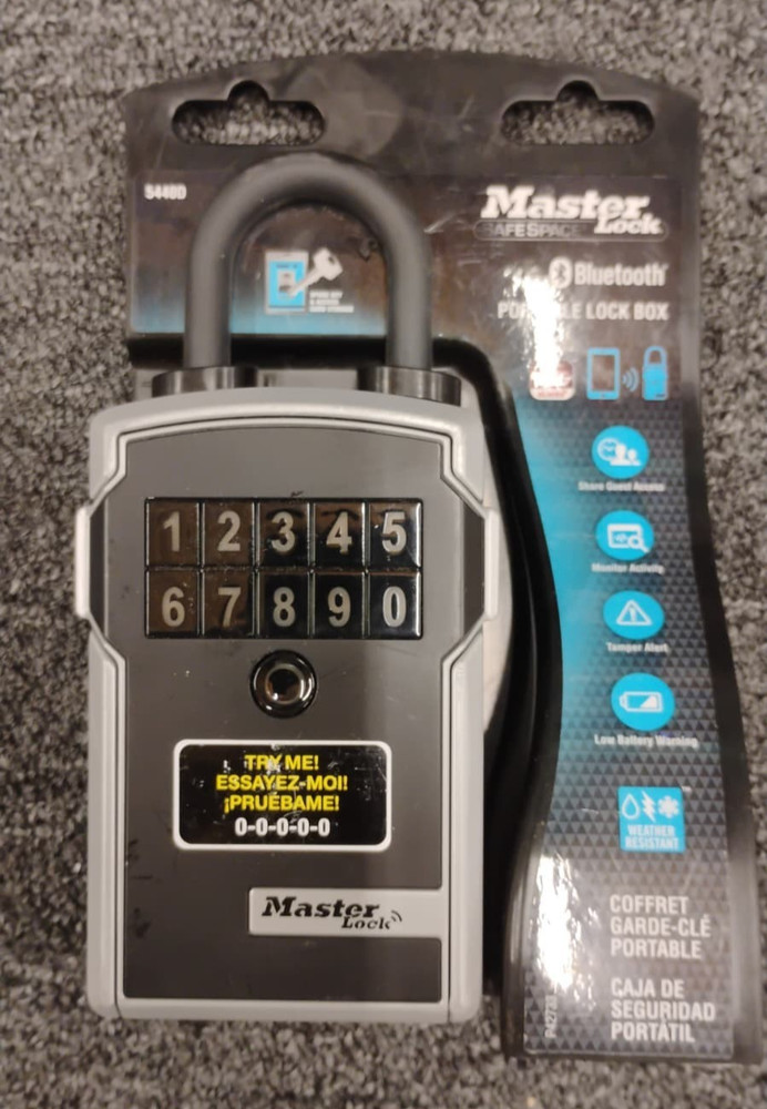Master Lock 5440D Bluetooth Portable Lock Box - NEW , L1