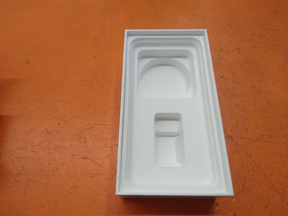 ⭐️⭐️⭐️⭐️⭐️ Apple iPhone 7 Plus Silver 32GB **Empty Box** MNR22LL/A