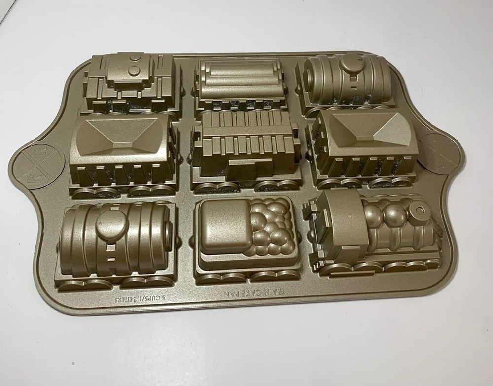 William Sonoma Nordic Ware Train Cake Pan Baking Mold Baking Pan