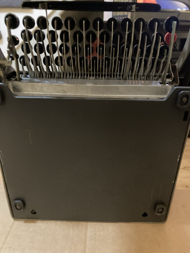 Olivetti Studio 44 Original Typewriter