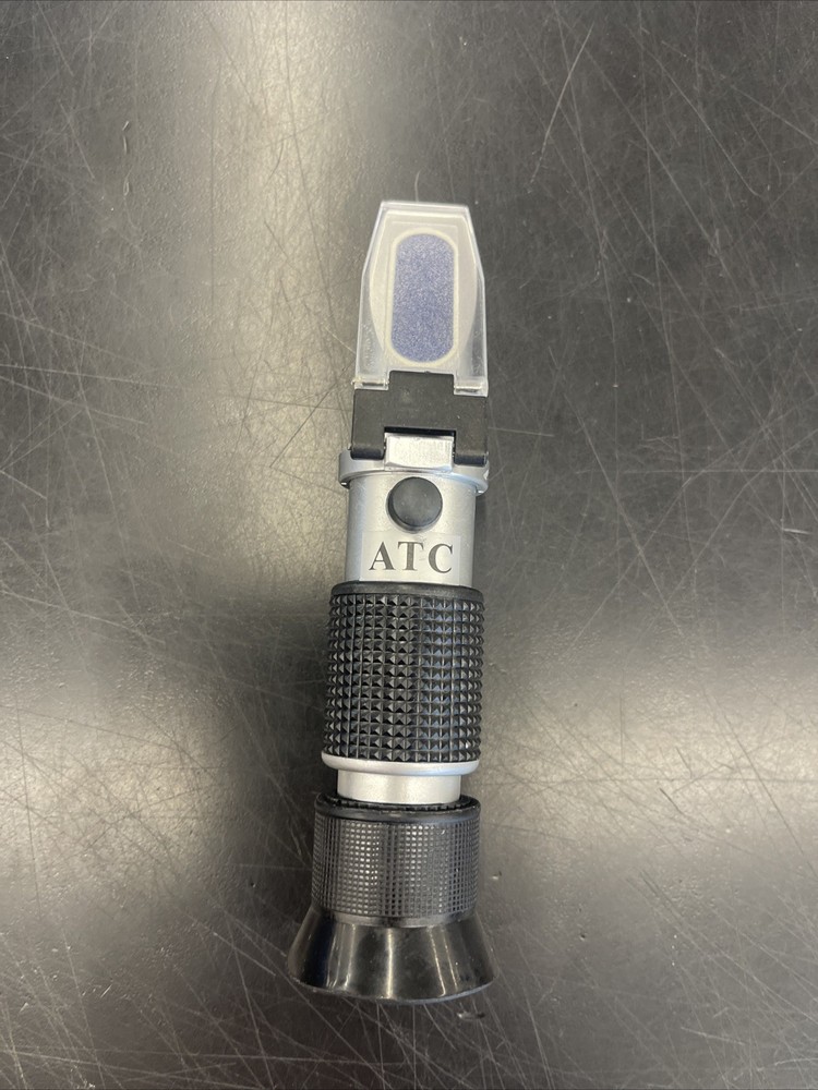 REED INSTRUMENTS R9600 Salinity Refractometer, 0-28% with ATC, +/-0.2% Accuracy
