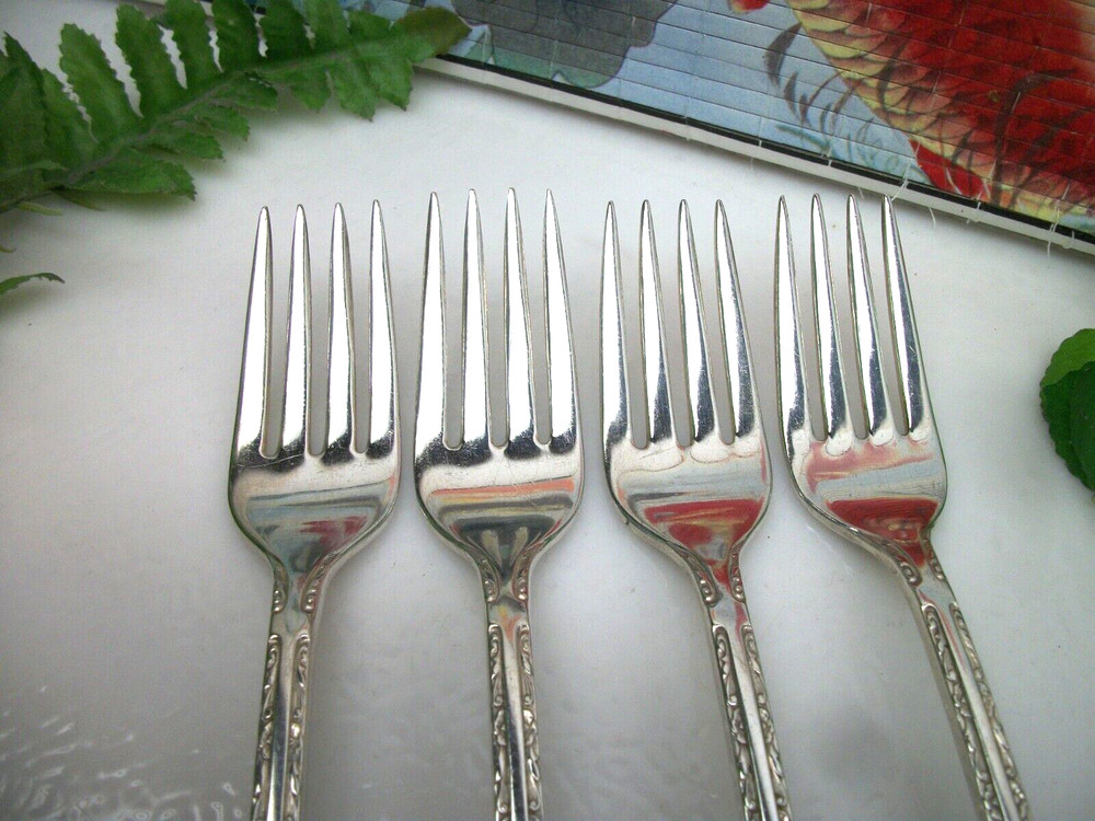4 International Rogers EXQUISITE Silverplate Luncheon Grille Forks 1940